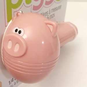 Joie Piggy 5pc measuring spoons NWT